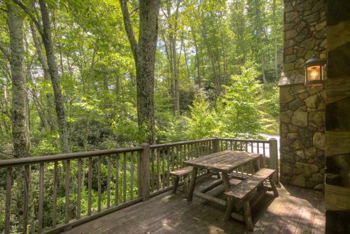 Altitude Adjustment - Seven Devils Cabin With Hot Tub, Pet Friendly, Fireplace