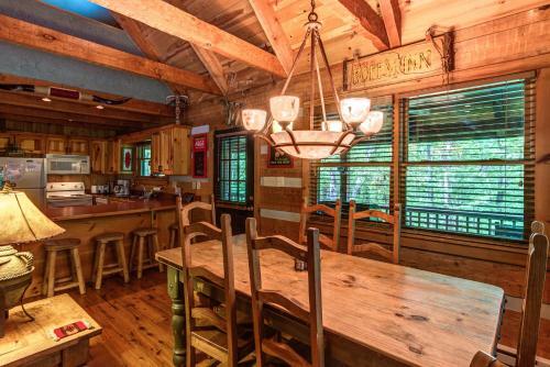 Altitude Adjustment - Seven Devils Cabin With Hot Tub, Pet Friendly, Fireplace
