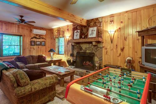 Altitude Adjustment - Seven Devils Cabin With Hot Tub, Pet Friendly, Fireplace