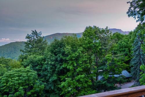 A Big View Great Seven Devils Home Beautiful Decor Great Views Hot Tub