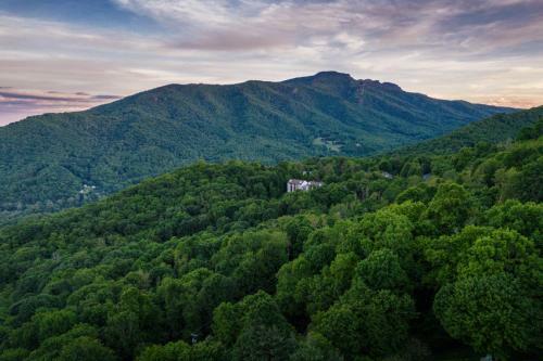 A Big View Great Seven Devils Home Beautiful Decor Great Views Hot Tub