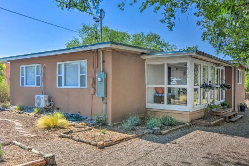Chic Bungalow With Backyard Oasis 2 Mi To Dtwn