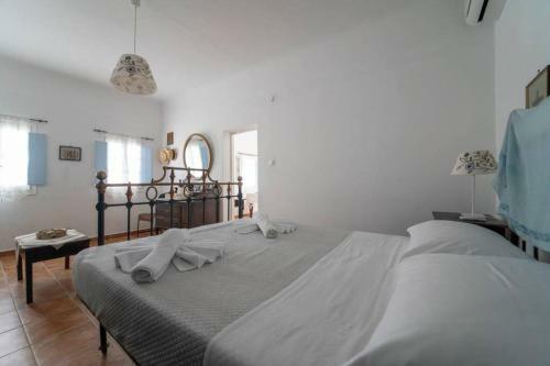Villa Lodras' House, Genuine Santorini Experience