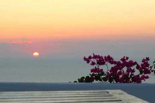 Villa Lodras' House, Genuine Santorini Experience