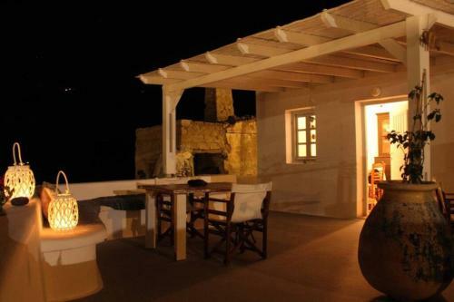 Villa Lodras' House, Genuine Santorini Experience