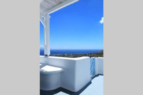 Villa Lodras' House, Genuine Santorini Experience