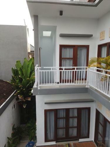 Hotel Oyo 90858 Mai Mena Canggu