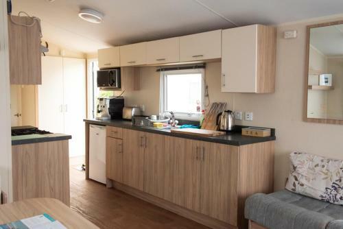 3 Bedroom Caravan -beachcomber Holiday Park In Cleethorpes