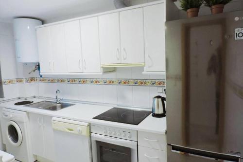 Cozy 2 Bedroom Apartment. Parking Included.