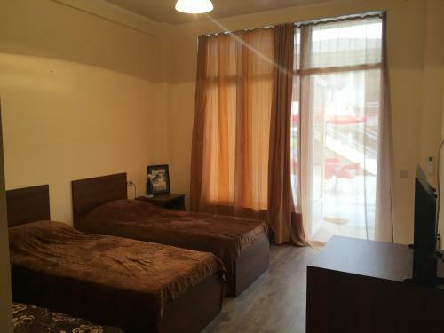Hostal Guest House Mandarin On Titova 85