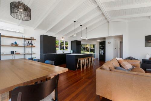 Bonnie Doon - Acacia Bay Holiday Home