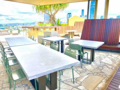 Spacious 1 Bedroom Apartment With Pool, Gym, Views