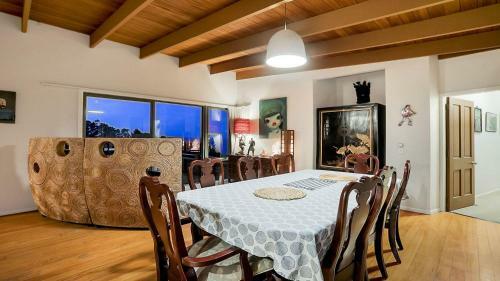 Seaview Sojourn - Waiheke Escapes