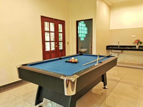 Yussy Afamosa Bungalow 228, 313