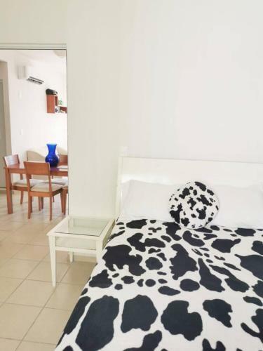 Apartamento:wifi/alberca/aire Ac/lavadora/parking