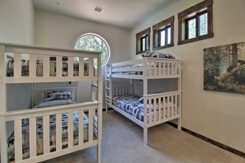 Spacious Pinetop Cabin With Deck, Grill And Yard!
