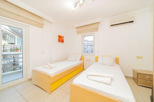 Central Villa With Garden And Pool In Kemer
