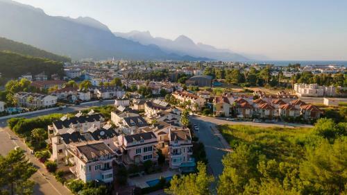 Central Villa With Garden And Pool In Kemer