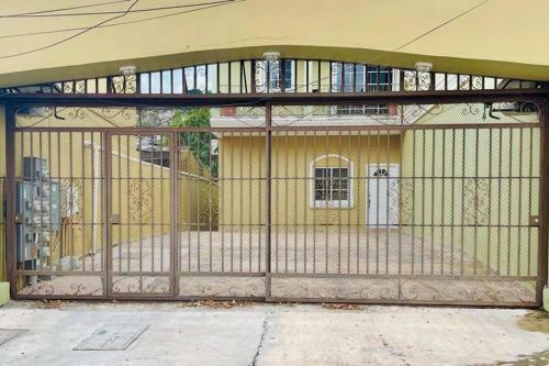 Hermosa Casa Cerca De La Embajada Americana