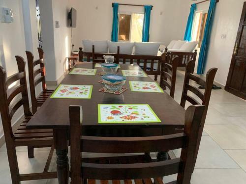 Apartamento Breezy African Inspired Two Bedroom Flat.