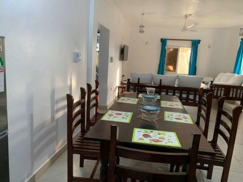 Apartamento Breezy African Inspired Two Bedroom Flat.