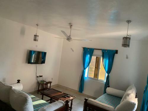 Apartamento Breezy African Inspired Two Bedroom Flat.