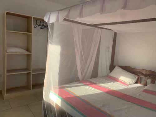 Apartamento Breezy African Inspired Two Bedroom Flat.