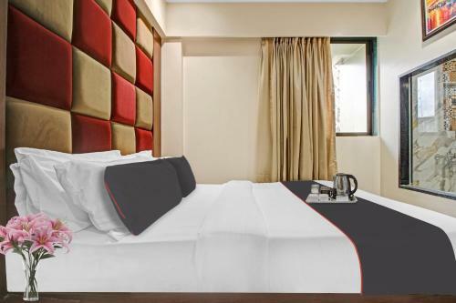 Capital O 92025 Hotel Swagath Residency