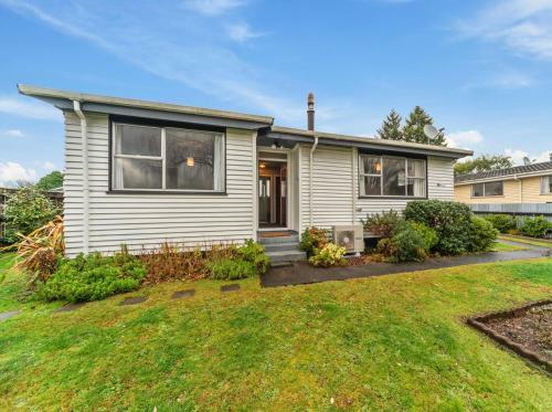Crab Apple Cottage - T?rangi Holiday Home