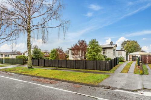 Crab Apple Cottage - T?rangi Holiday Home