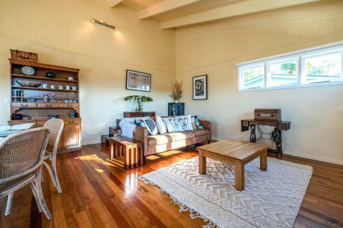 Okahu House - Surfdale Holiday Home