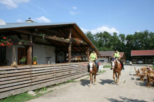 Hostal Banarka - Penzion, Camping, Caravan Park, Enduro