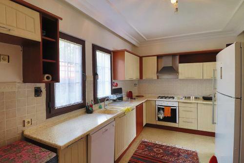 Villa Simba - Near Calis Beach With Garden & Pool