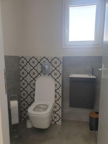 Gite Des Clapas Flora, Villa Avec Piscine Priv�e