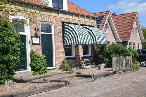Bed & Breakfast Huisje Onder De Linden