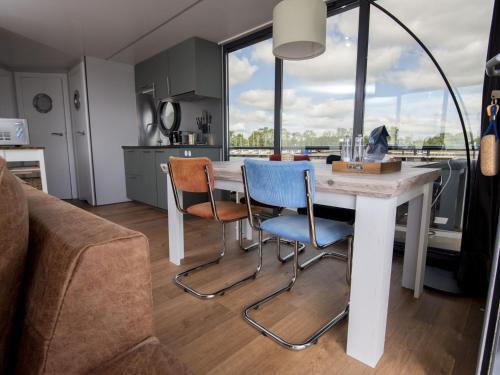 Houseboat 'de Bintang' A Unique Accommodation With An Unobstructed View