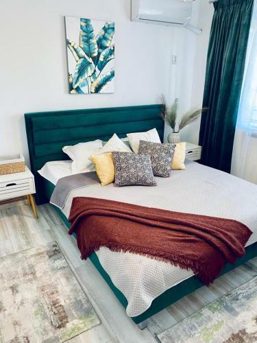 2 Rooms Apartment Airy & Bright Palas Center