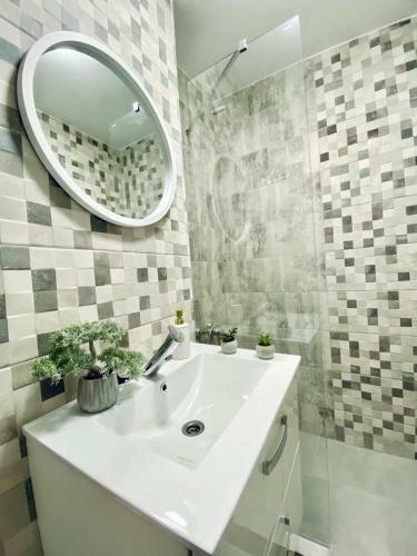2 Rooms Apartment Airy & Bright Palas Center
