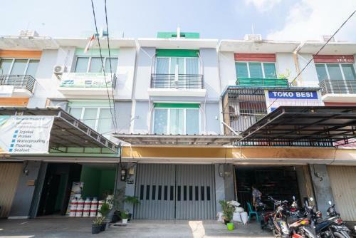 Hotel Reddoorz @ Aralia Harapan Indah