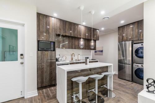 Prime Location - Stunning 2br - Newly Renovated