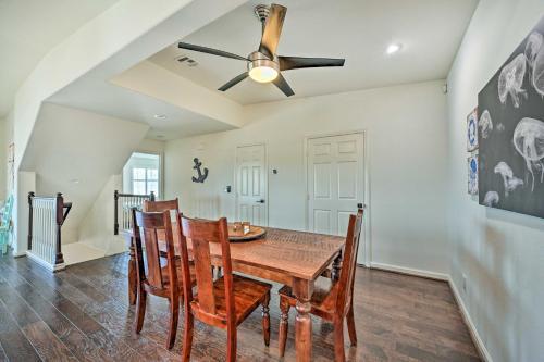 Oceanside Retreat With Balcony - Walk To Beach!