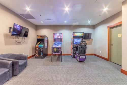 #561- Village, Recently Remodeled, 2bed 2bath, Pool & Spa