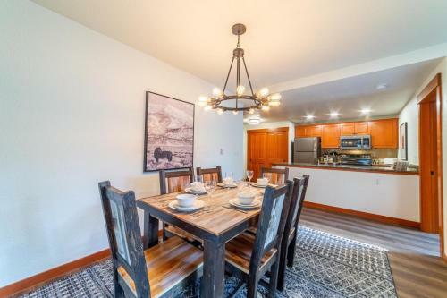 #561- Village, Recently Remodeled, 2bed 2bath, Pool & Spa