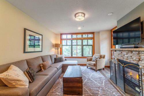 #561- Village, Recently Remodeled, 2bed 2bath, Pool & Spa