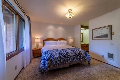 #562- Mountain Views, Steps To Shuttle And Golf Course, 3br 3ba Condo