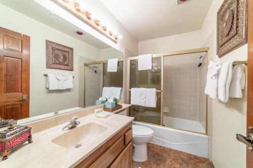 #562- Mountain Views, Steps To Shuttle And Golf Course, 3br 3ba Condo