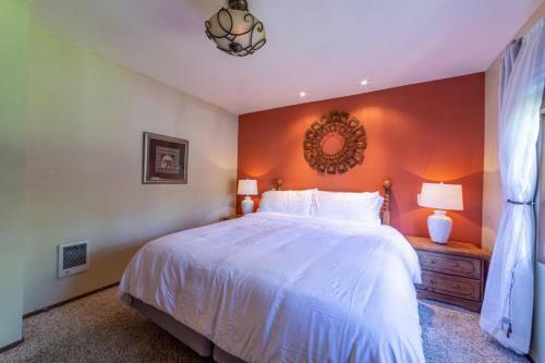 #562- Mountain Views, Steps To Shuttle And Golf Course, 3br 3ba Condo