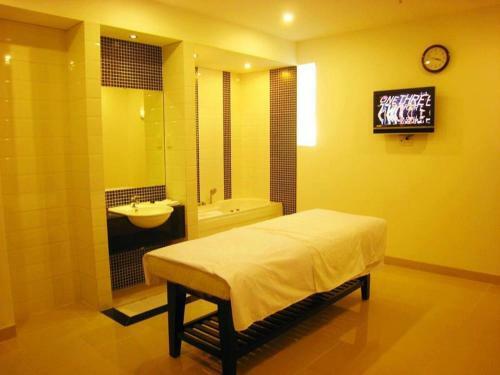 Apogee Hotel
