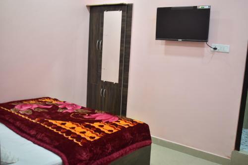 Hotel Pop 91200 Oyo 85416 Uttam Galaxy