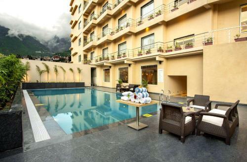 Hotel Ramada By Wyndham Katra Station Road